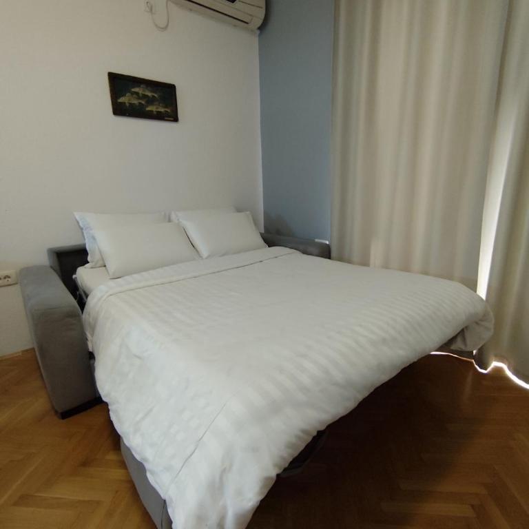 Lucky Apartments - Comfort One Bedroom Apartment - 12