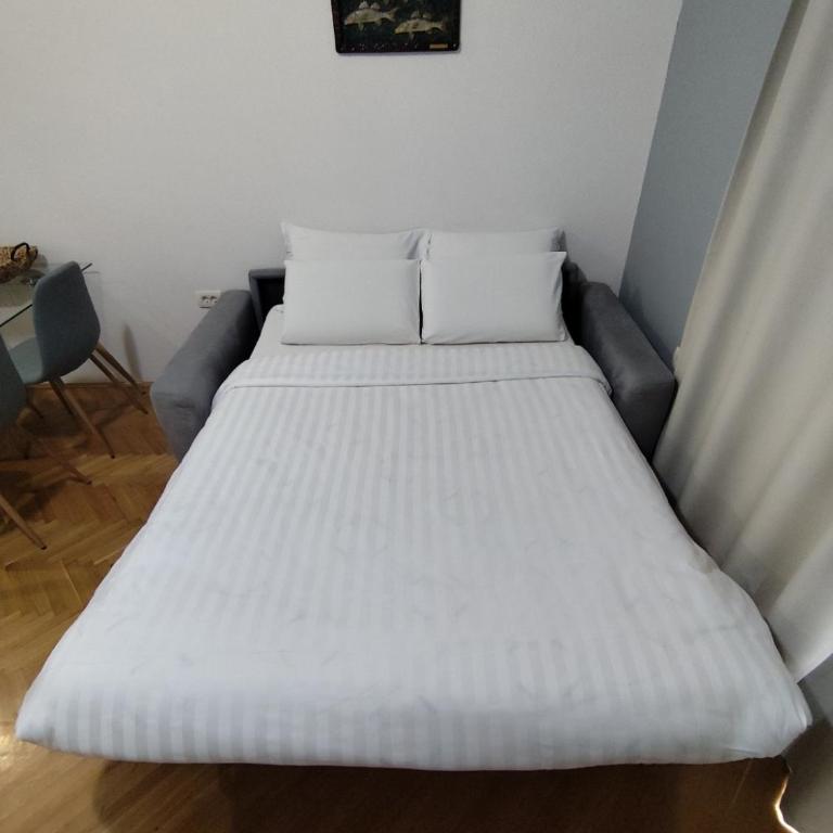 Lucky Apartments - Comfort One Bedroom Apartment - 15