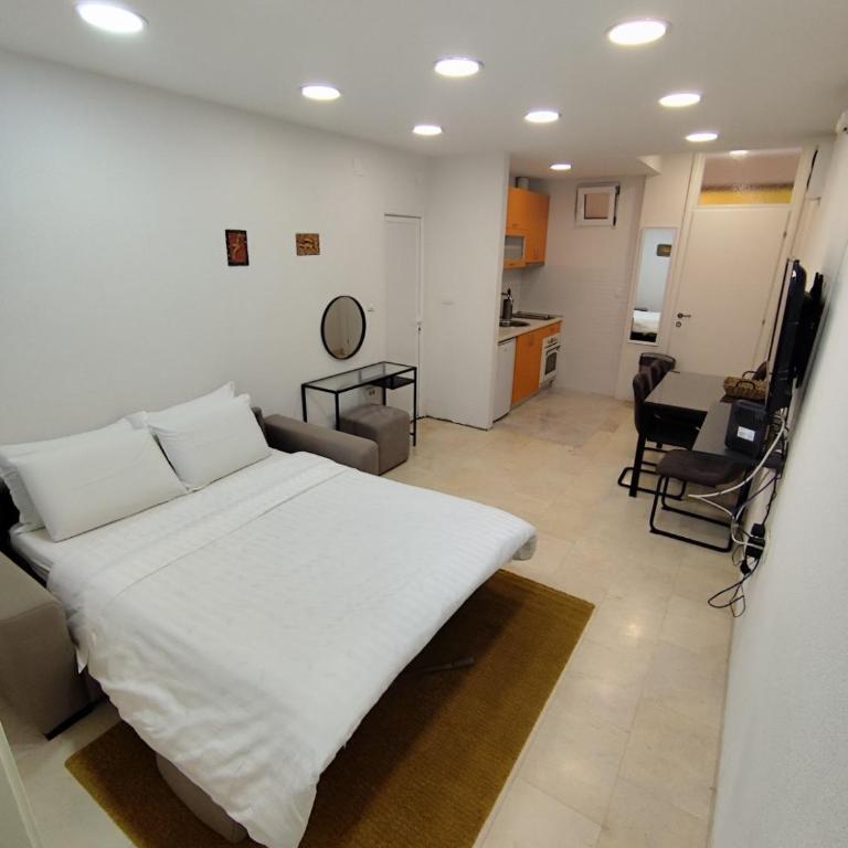 Lucky Apartments - One Bedroom Apartment - 5