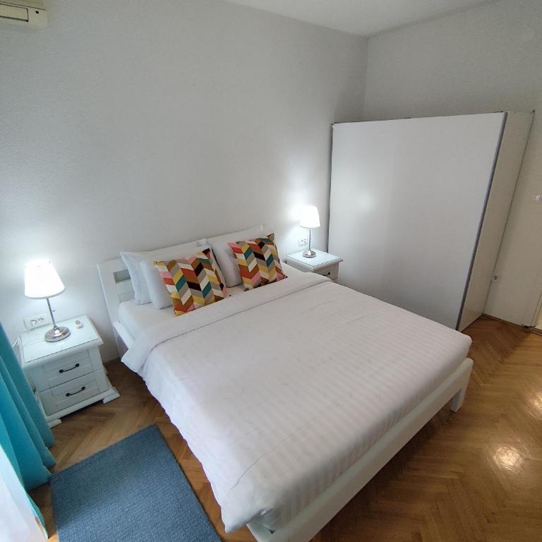 Lucky Apartments - One-Bedroom Apartment - 1