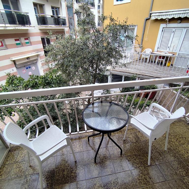 Lucky Apartments - One-Bedroom Apartment - 4