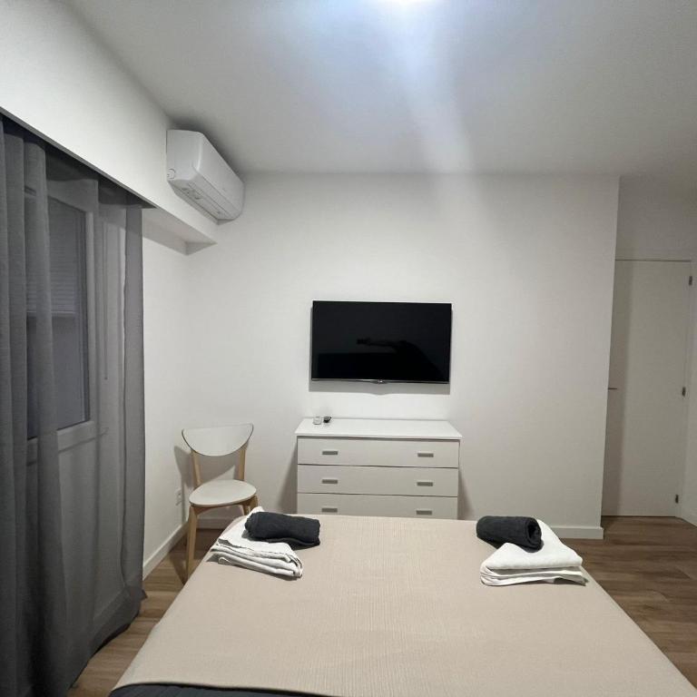 Alexa Suite - Two-Bedroom Apartment - 17