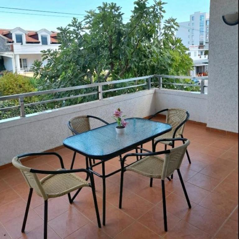 Apartaments DIN - Trokrevetna Soba sa Balkonom - 1