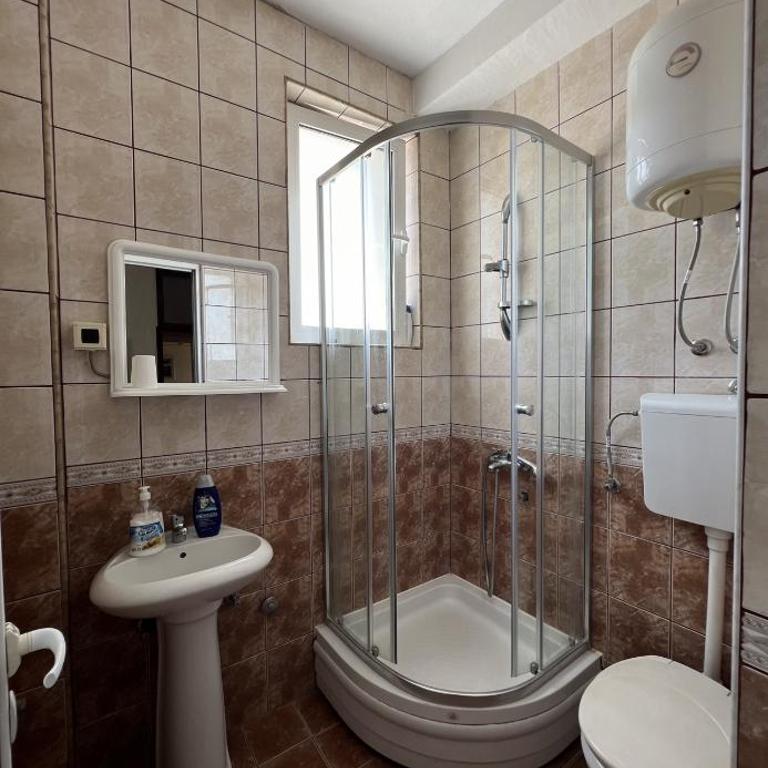 Apartaments DIN - Četvorokrevetna Soba sa Balkonom - 5