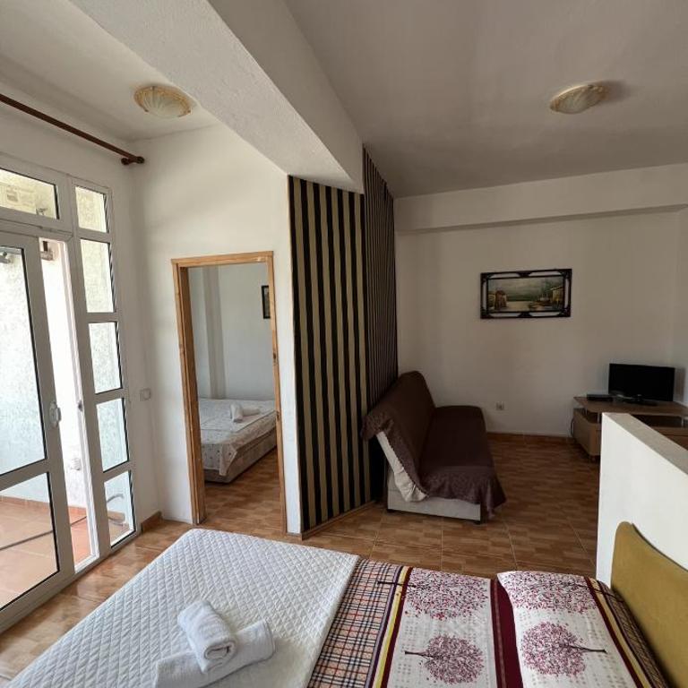 Apartaments DIN - Porodična Soba sa Balkonom - 1