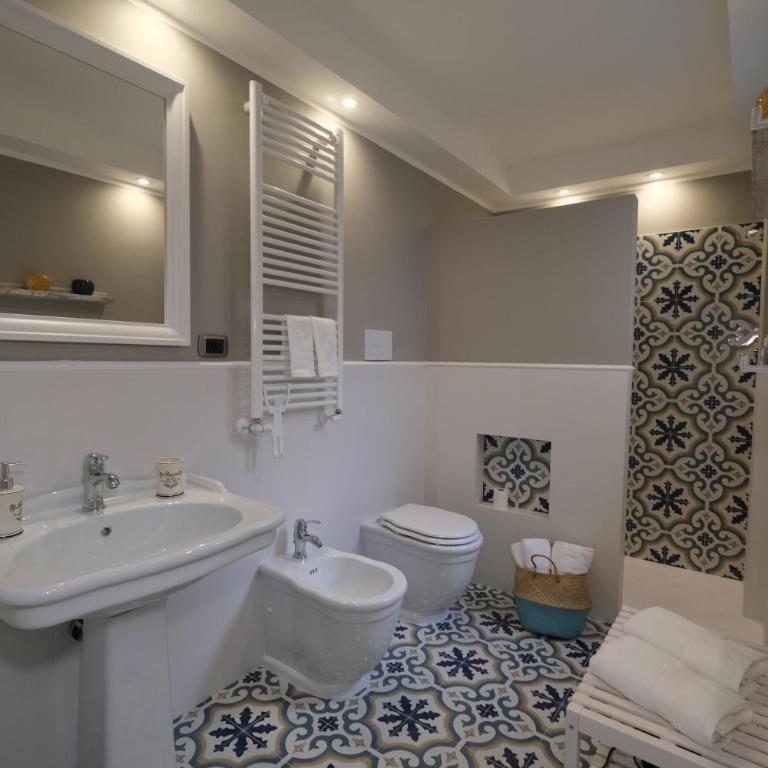 Il Poggiolo Fiorito - Deluxe Double Room - 9