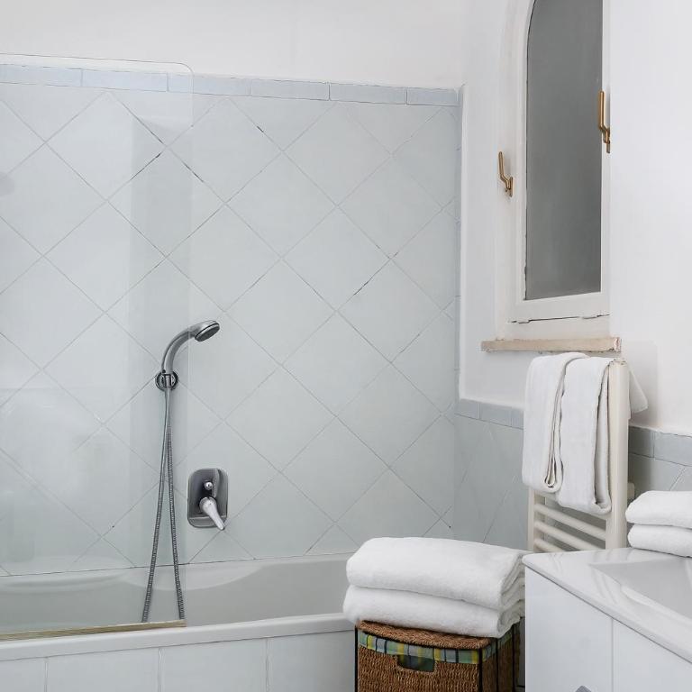 Villa Mariuccia Capri - Appartamento con 2 Camere da Letto e Balcone - 10