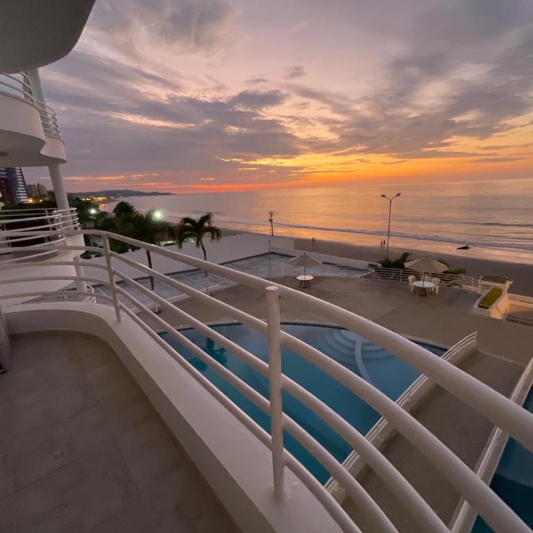 Beach front Condo Tonsupa near Atacames Ecuador - Apartamento de 3 dormitorios - 1