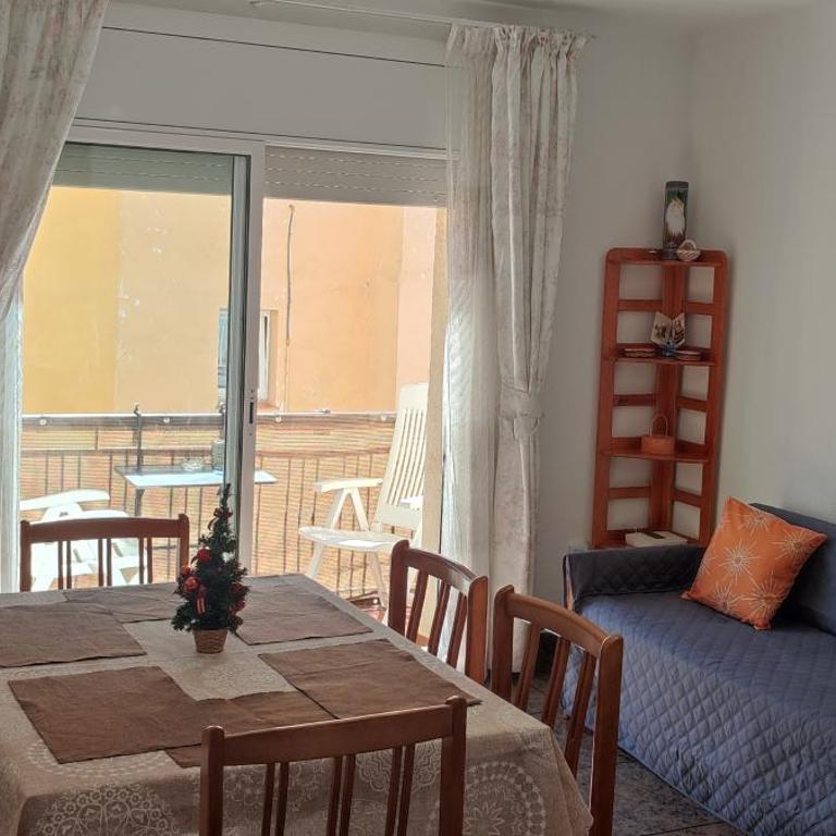 Piso grande con todo cerca - Apartamento con balcón - 1