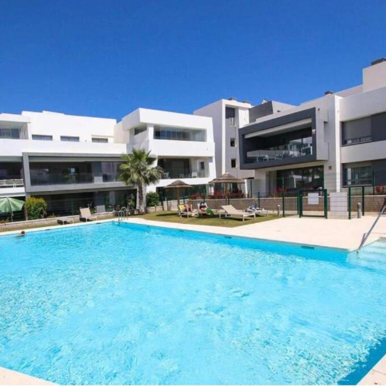 NEW SPACIOUS 4 BEDROOMS APARTMENT IN ESTEPONA 10 min walk to the BEACH - Apartamento - 2