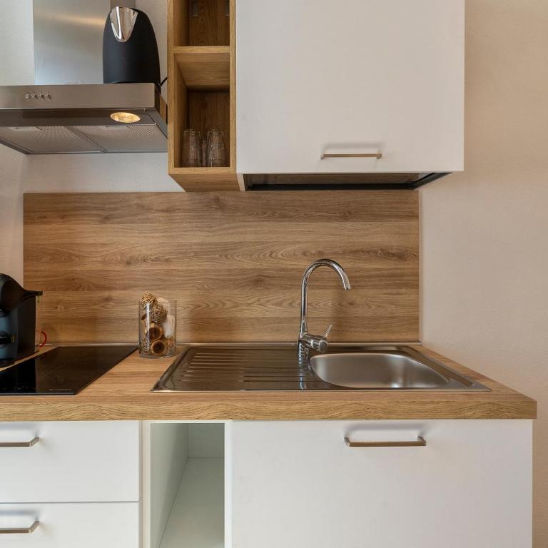 NURAS - La Marina Apartment & Room - Two-Bedroom Deluxe Apartment - 14