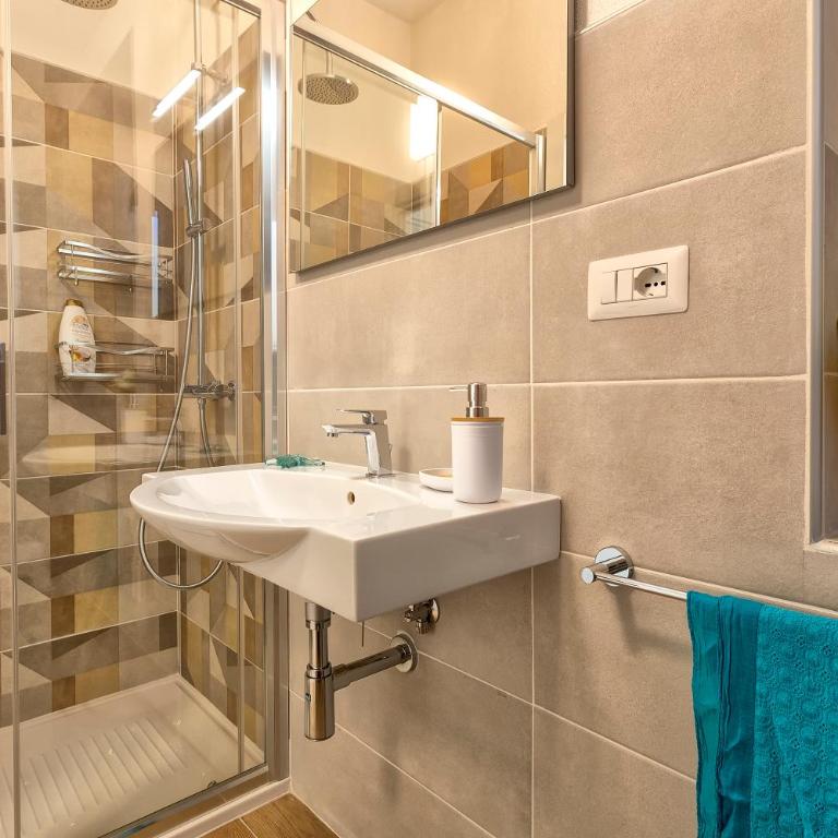 NURAS - La Marina Apartment & Room - Two-Bedroom Deluxe Apartment - 21