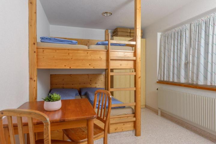 Touristenheim Bergfreude - Vierbettzimmer mit Gemeinschaftsbad - 1