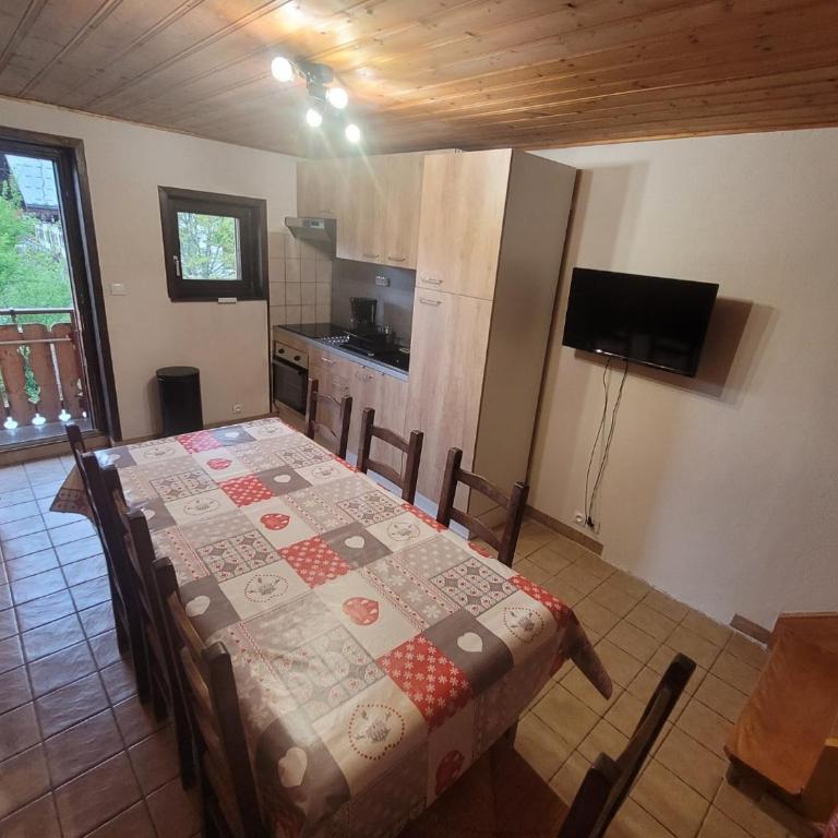 Chalet familial authentique et spacieux 2 chambres 4 à 6 personnes avec parking proche des remontées - Appartement 2 Chambres - 10