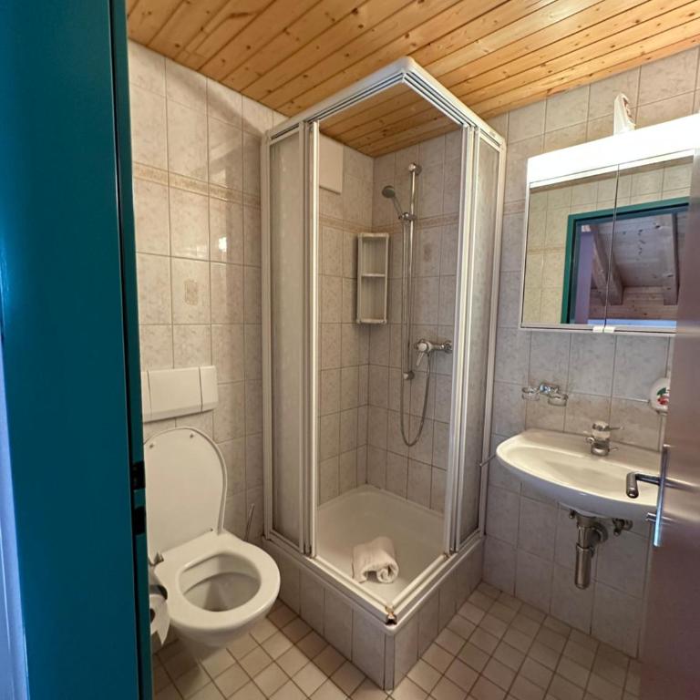Touristenheim Bergfreude - Familienzimmer mit eigenem Bad - 2