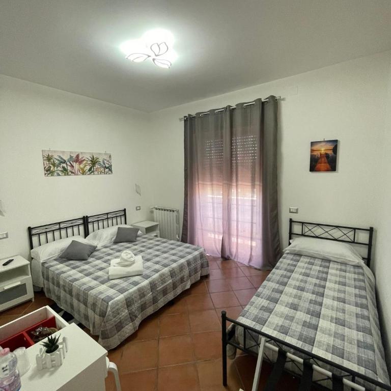 Royal House Fiumicino - Camera Tripla con Bagno Privato - 3