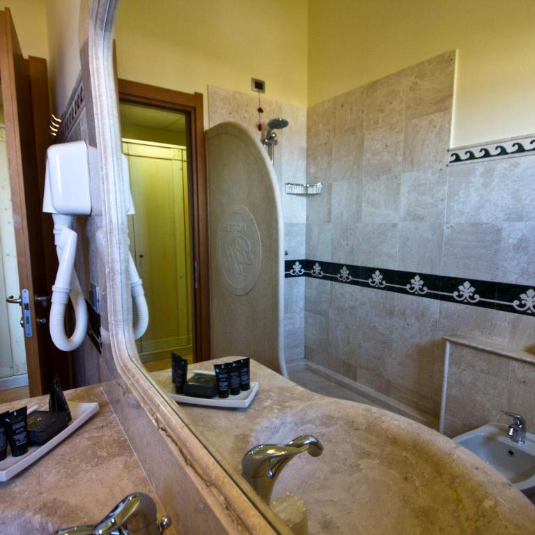 Hotel Brancamaria - Camera Matrimoniale con Vasca Idromassaggio - 7