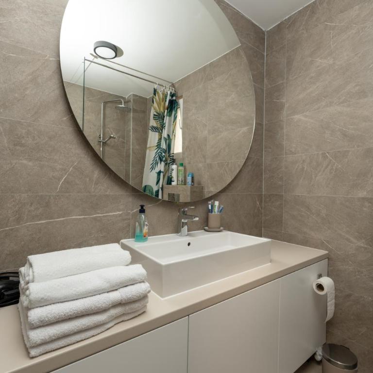 Comanda LUXURY APARTMENTS - Apartman sa 2 Spavaće Sobe - 12