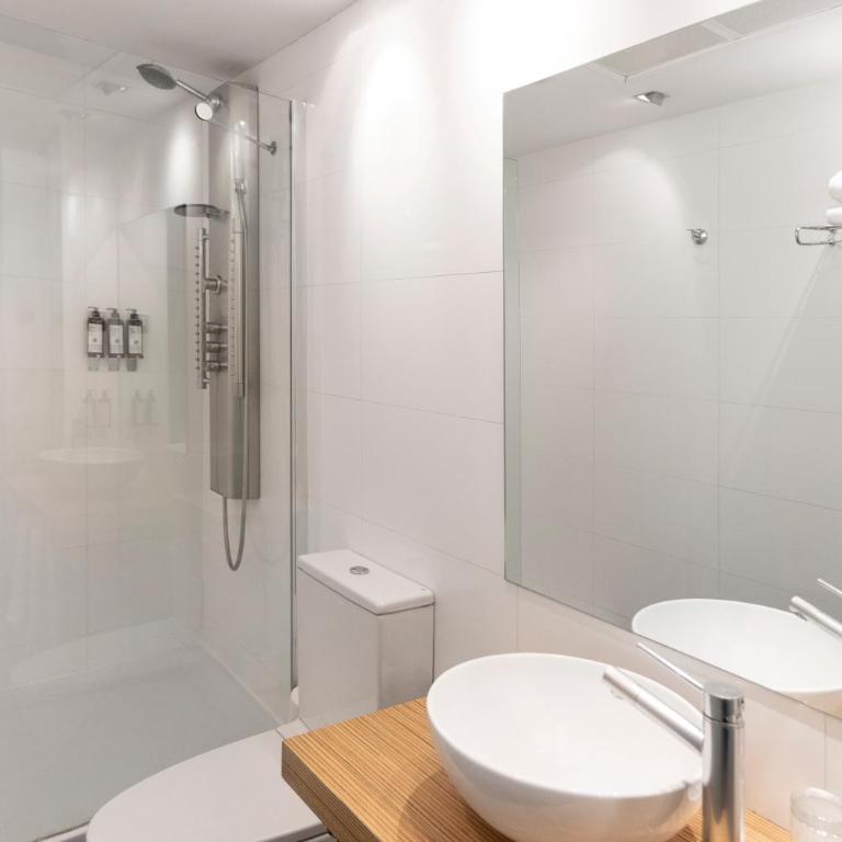 Petit Palace Tres Cruces - Quadruple Room (4 Adults) - 5