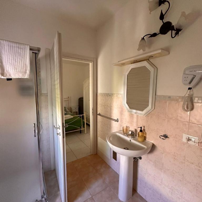 A Due Passi dal Centro - Large Double Room - 3