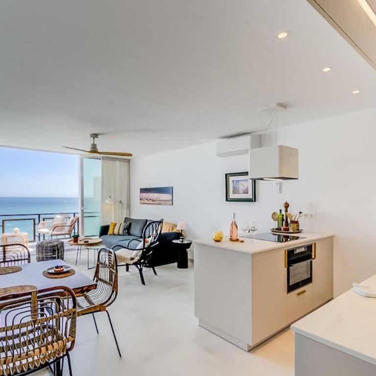 127-Stunning Beachfront Apartment in Benalmádena - Apartamento de 1 dormitorio - 10