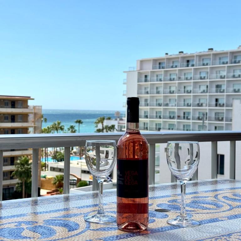 La Carihuela a 150 metros de la playa con espectaculares vistas - Apartamento de 2 dormitorios - 1