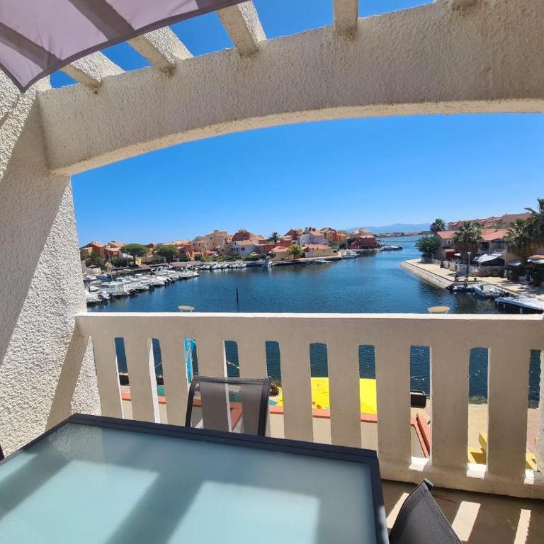 Nautica bulles jacuzzi privatif vue lac marin - Apartment mit 1 Schlafzimmer und Seeblick - 3