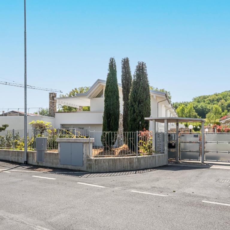 HOST4U - Garda Lake Lido Apartments With Pool, Garden and Private Parking in Garage - Apartment mit 1 Schlafzimmer - 8