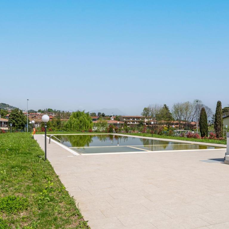 HOST4U - Garda Lake Lido Apartments With Pool, Garden and Private Parking in Garage - Apartment mit 1 Schlafzimmer - 7