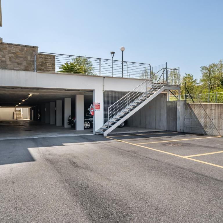 HOST4U - Garda Lake Lido Apartments With Pool, Garden and Private Parking in Garage - Apartment mit 1 Schlafzimmer - 5