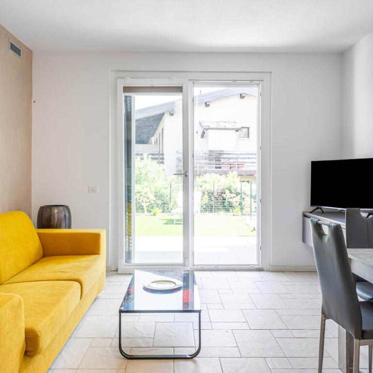 HOST4U - Garda Lake Lido Apartments With Pool, Garden and Private Parking in Garage - Apartment mit 1 Schlafzimmer - 16