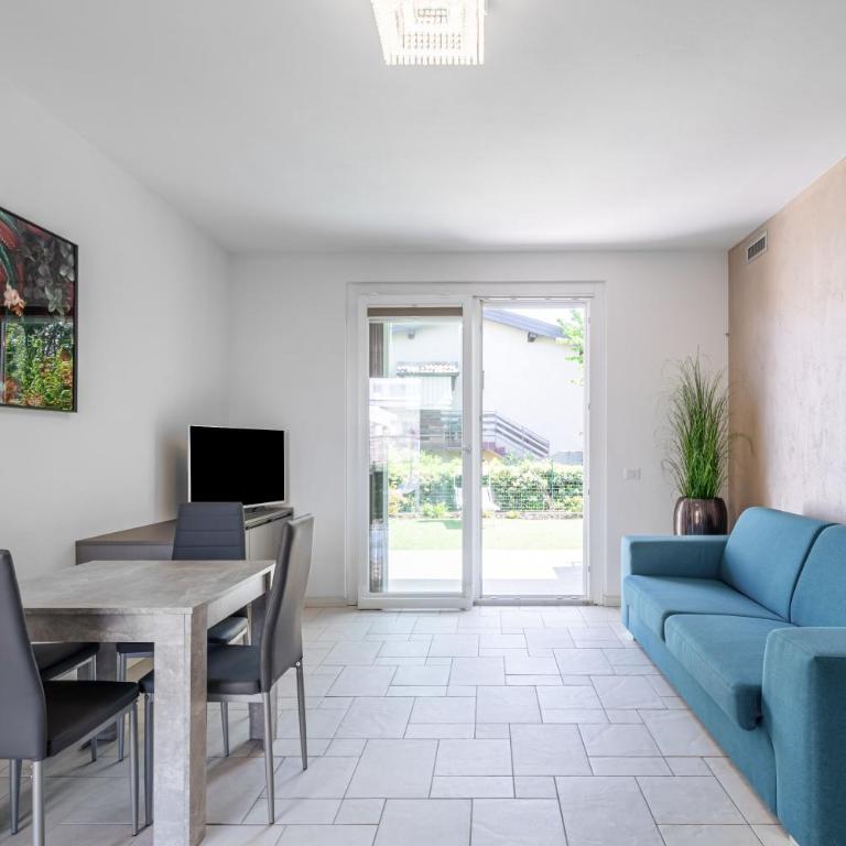 HOST4U - Garda Lake Lido Apartments With Pool, Garden and Private Parking in Garage - Apartment - 9