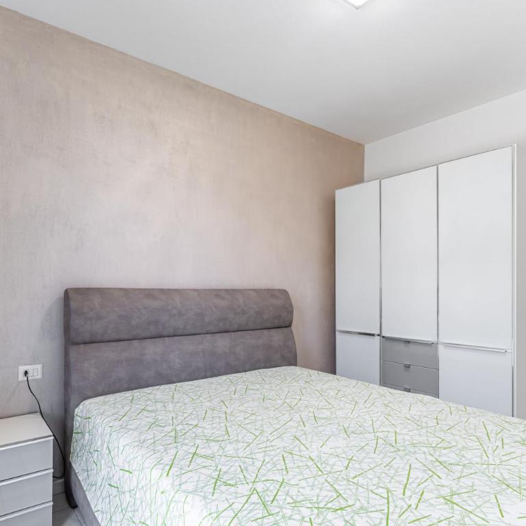 HOST4U - Garda Lake Lido Apartments With Pool, Garden and Private Parking in Garage - Apartment - 11
