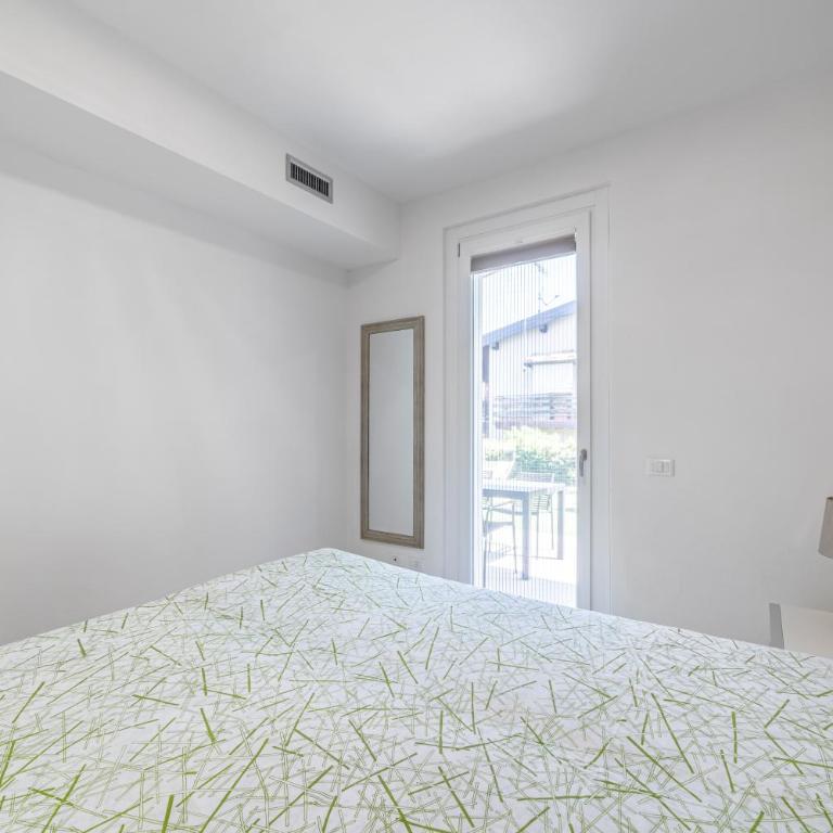 HOST4U - Garda Lake Lido Apartments With Pool, Garden and Private Parking in Garage - Apartment - 17