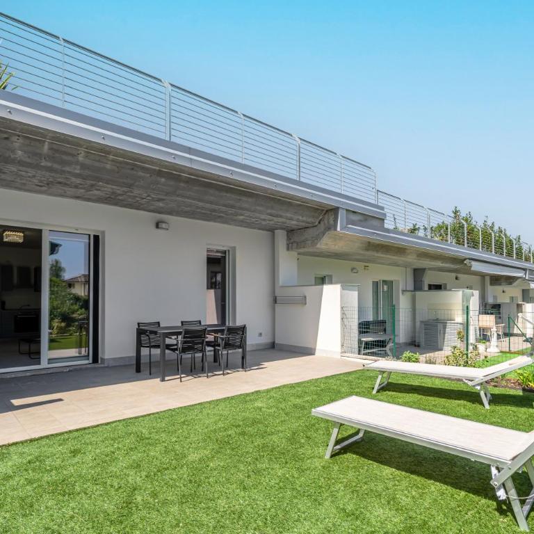 HOST4U - Garda Lake Lido Apartments With Pool, Garden and Private Parking in Garage - Apartment - 18
