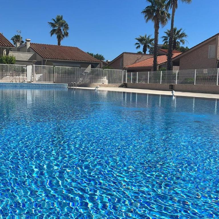 CLOS ST CYPRIEN Superbe T2 proche plage et port - terrasse - Piscine - parking - One-Bedroom Apartment - 9