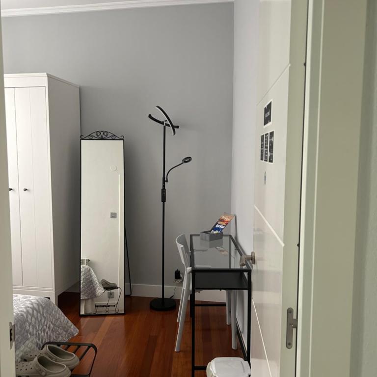 LianeGM - Single Room with Shared Bathroom - 2