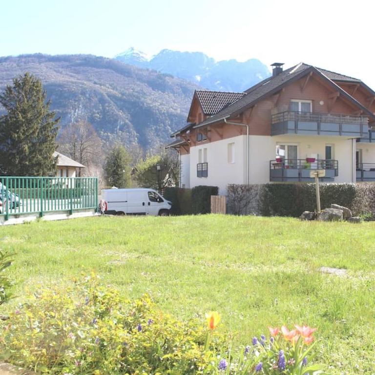 Appartement T3 classé trois étoiles au calme de plain-pied au centre Doussard avec vue sur montagne, lac Annecy à proximité - Two-Bedroom Apartment with Terrace - 20