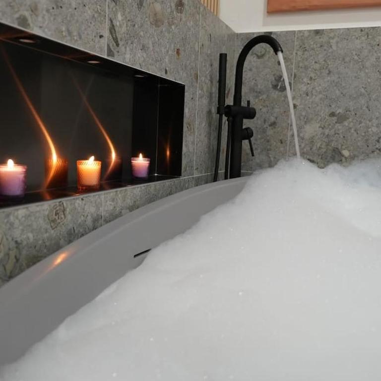 Suite mit Badewanne, Kamin und Parkplatz - Apartment mit 1 Schlafzimmer - 5