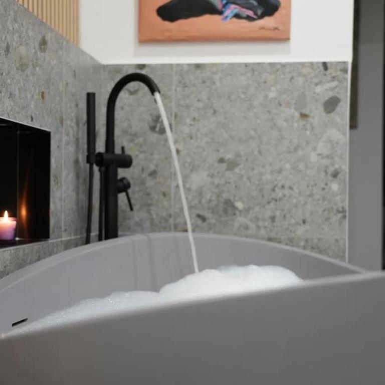 Suite mit Badewanne, Kamin und Parkplatz - Apartment mit 1 Schlafzimmer - 7