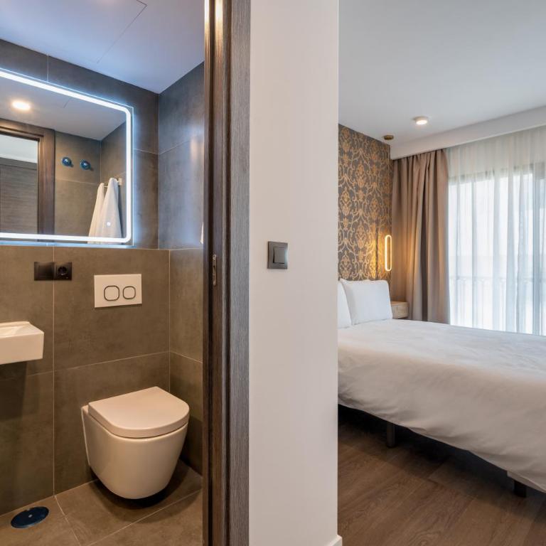 The Orange House Boutique Hotel and Upstairs Rooftop Bar Center of La Cala de Mijas 100m from the Beach - Habitación Doble - 9