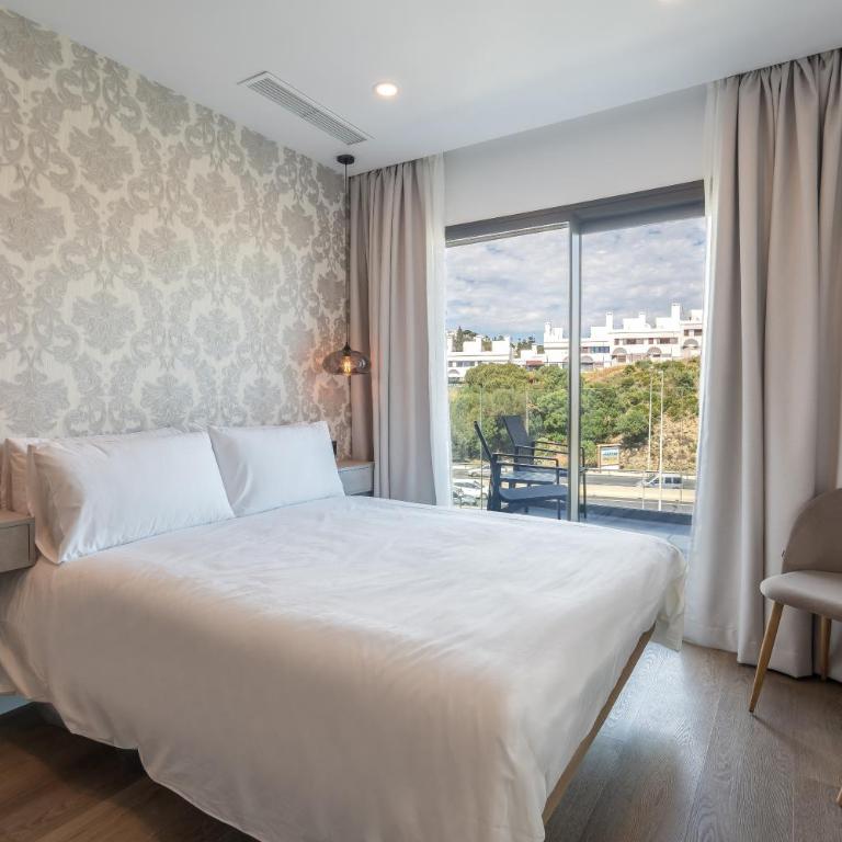 The Orange House Boutique Hotel and Upstairs Rooftop Bar Center of La Cala de Mijas 100m from the Beach - Habitación Doble con terraza - 7