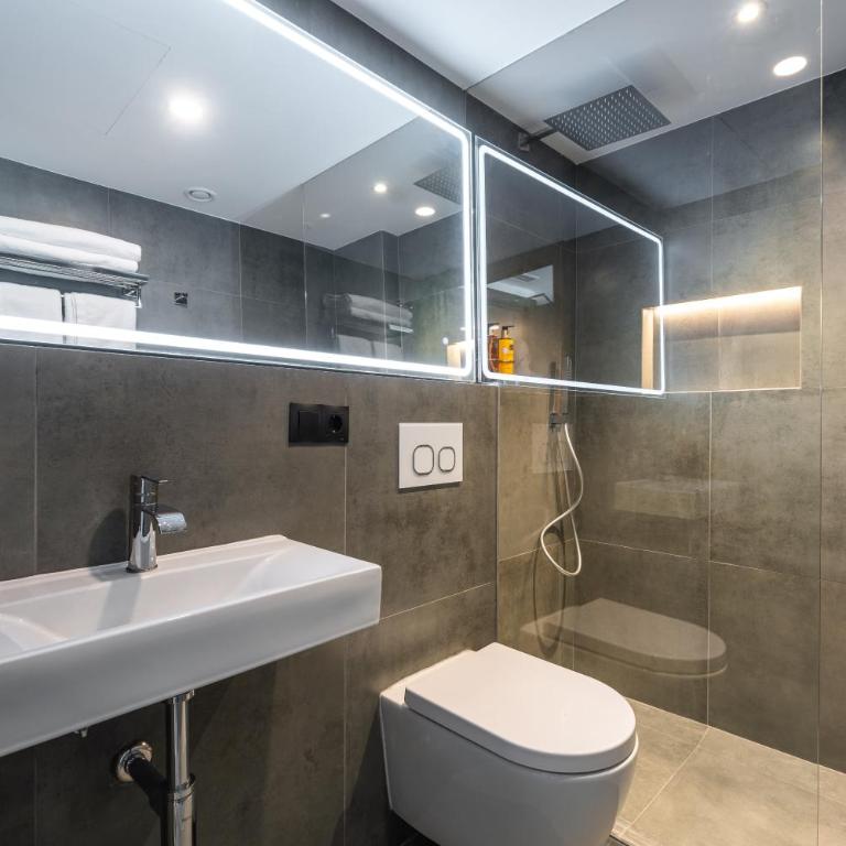 The Orange House Boutique Hotel and Upstairs Rooftop Bar Center of La Cala de Mijas 100m from the Beach - Habitación Doble - 5