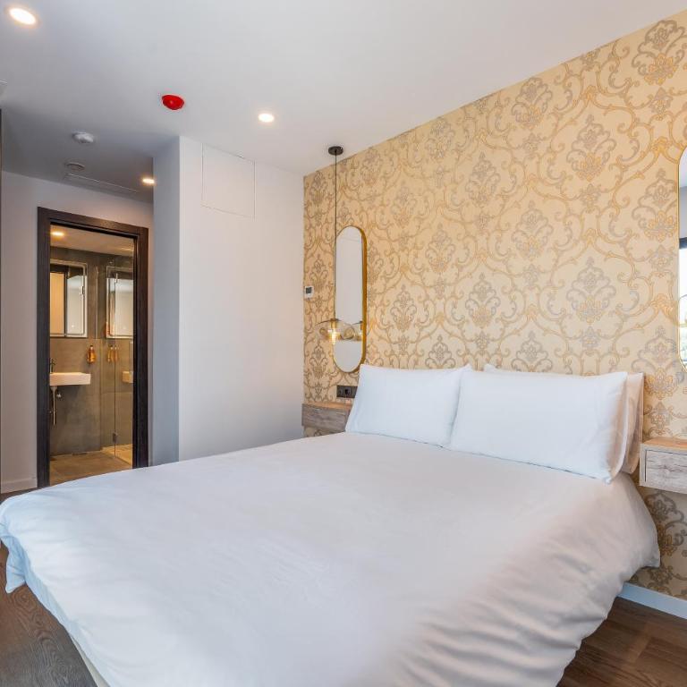The Orange House Boutique Hotel and Upstairs Rooftop Bar Center of La Cala de Mijas 100m from the Beach - Habitación Doble - 1