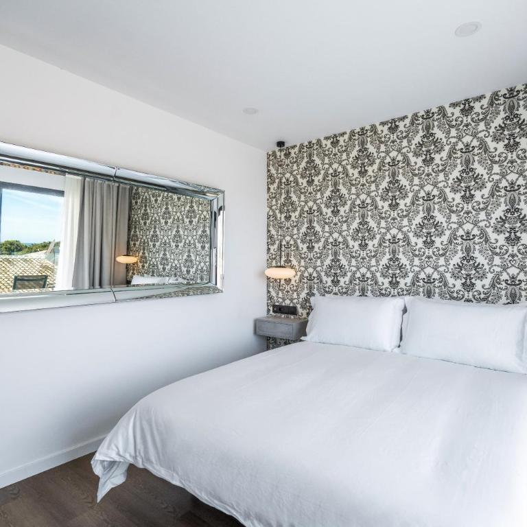 The Orange House Boutique Hotel and Upstairs Rooftop Bar Center of La Cala de Mijas 100m from the Beach - Habitación Doble Deluxe con balcón y vistas al mar - 12