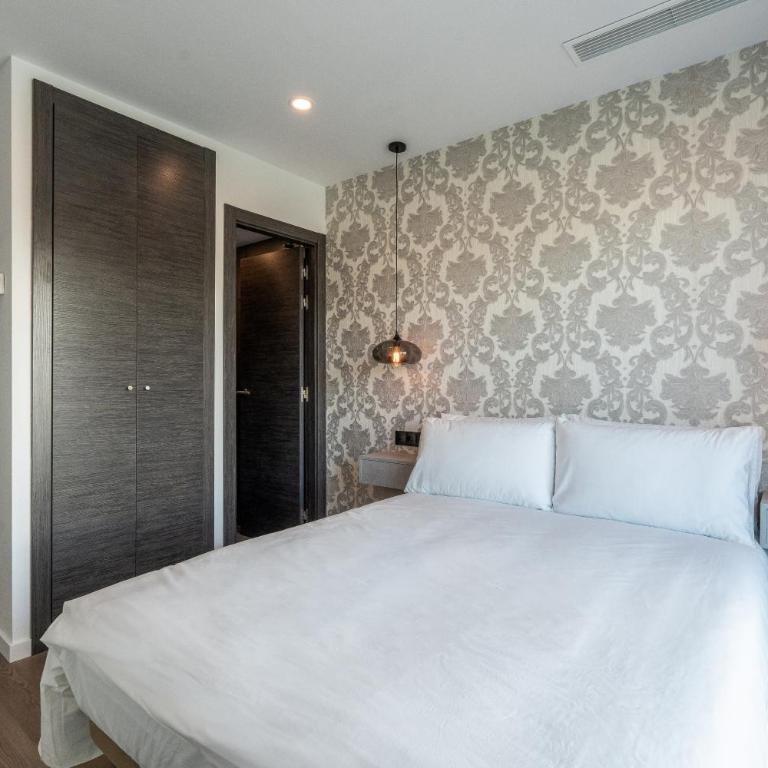 The Orange House Boutique Hotel and Upstairs Rooftop Bar Center of La Cala de Mijas 100m from the Beach - Habitación con cama grande - 4