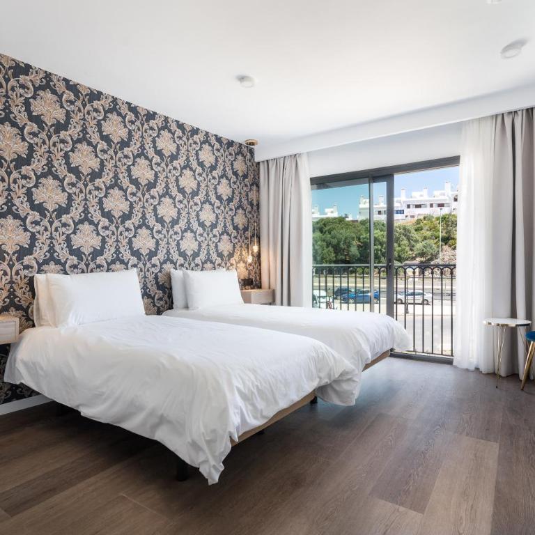 The Orange House Boutique Hotel and Upstairs Rooftop Bar Center of La Cala de Mijas 100m from the Beach - Habitación Doble Deluxe - 2 camas - 3
