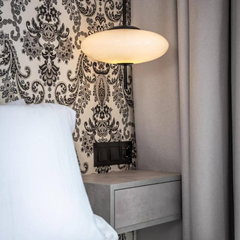 The Orange House Boutique Hotel and Upstairs Rooftop Bar Center of La Cala de Mijas 100m from the Beach - Habitación Doble Deluxe con balcón y vistas al mar - 11