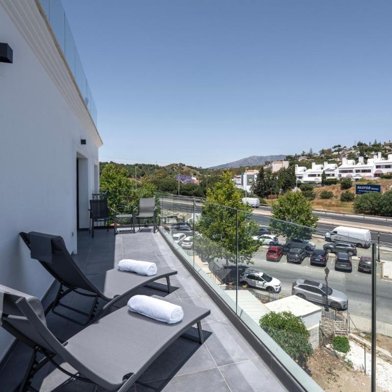 The Orange House Boutique Hotel and Upstairs Rooftop Bar Center of La Cala de Mijas 100m from the Beach - Habitación Doble con terraza - 2