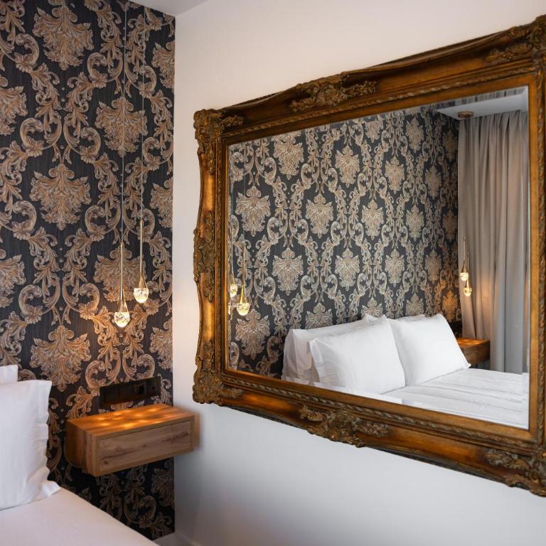 The Orange House Boutique Hotel and Upstairs Rooftop Bar Center of La Cala de Mijas 100m from the Beach - Habitación Doble Deluxe con balcón y vistas al mar - 7